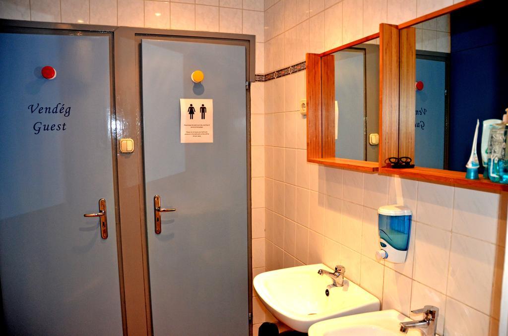 Cooltour Hostel Boedapest Buitenkant foto